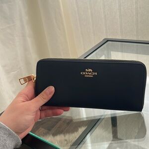 Coach black leather wallet gold hardware